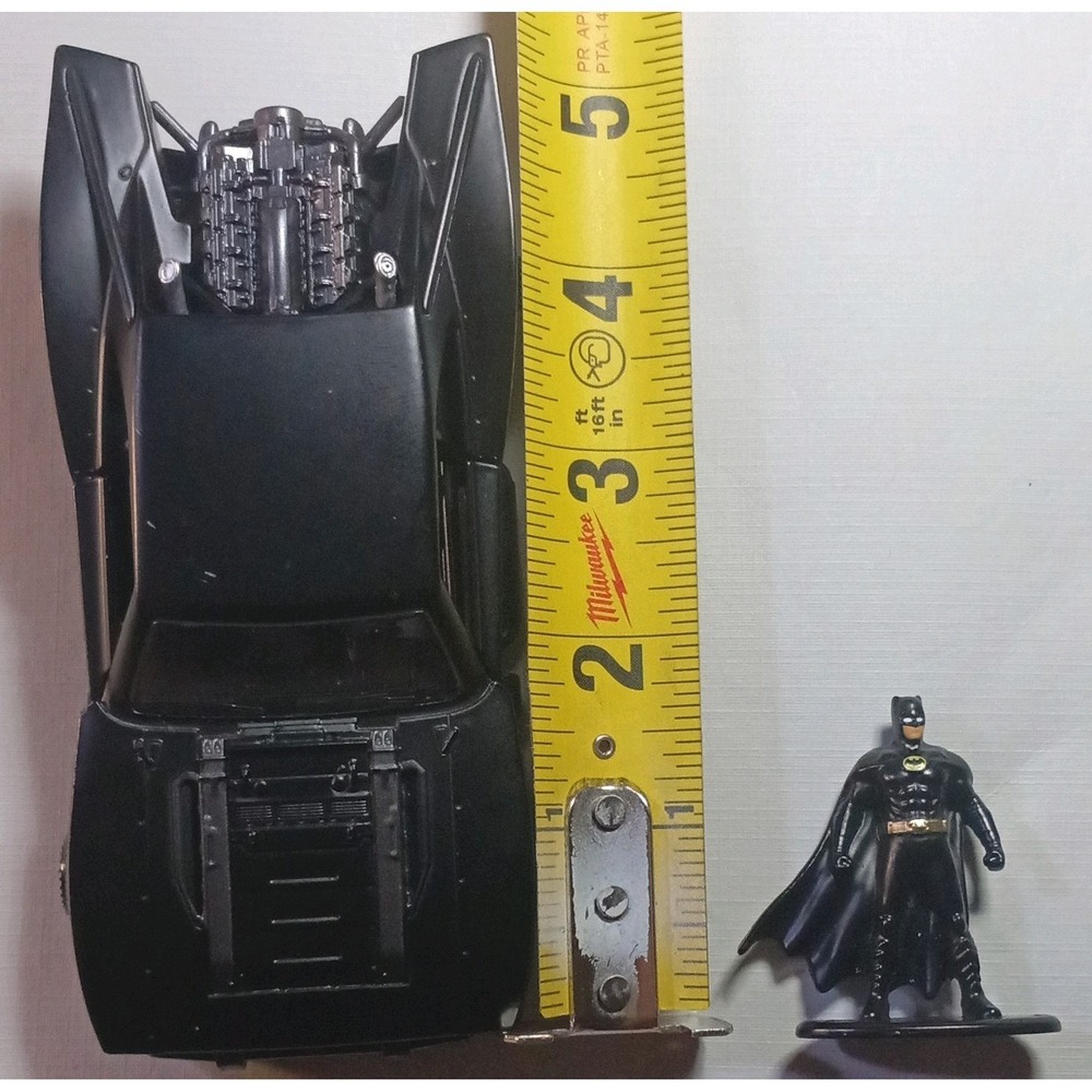 Jada Toys DC Comics Die Cast Batmobile and Batman Figure Set 31759